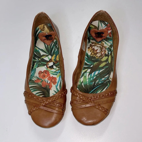 Imperfect Rocket Dog flats size 7.5 neutral flats criss cross front braided - Picture 13 of 13